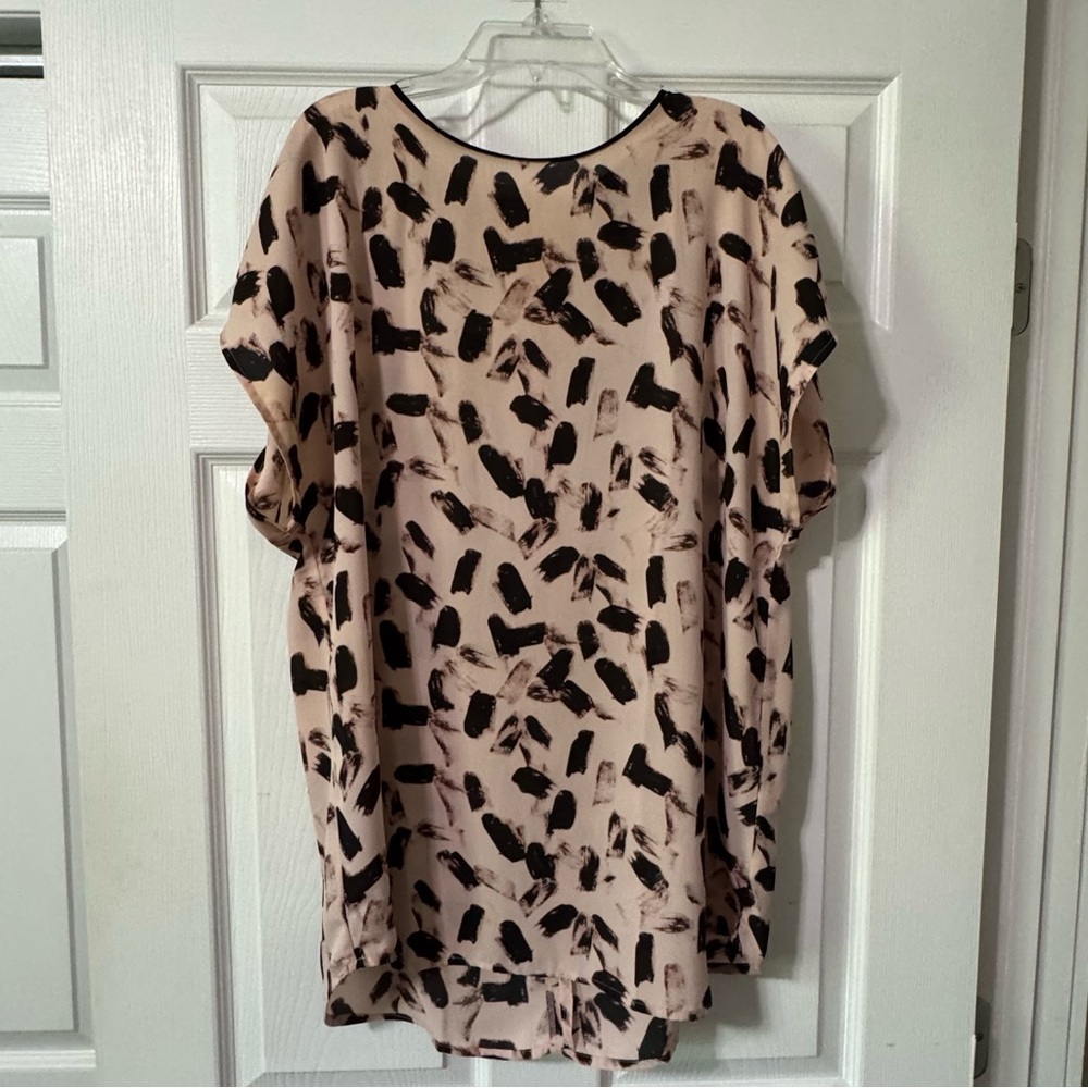 Banana Republic Black and Blush Tee